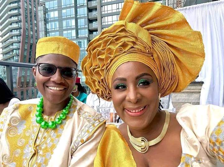 Spontex12's tweet photo. She is a monumental disgr@ce to her umunna and Igbo race at large!!!

How can a Prof be this iberibe???

Prof Uju Anya has committed monumental sacrilege!!!

Tufiakwa!!!!

Aru kwo nwa...may I never have a daughter that will bring such disgrace to my family...🚶🚶🚶🚶 https://t.co/dQQjnKLxMv