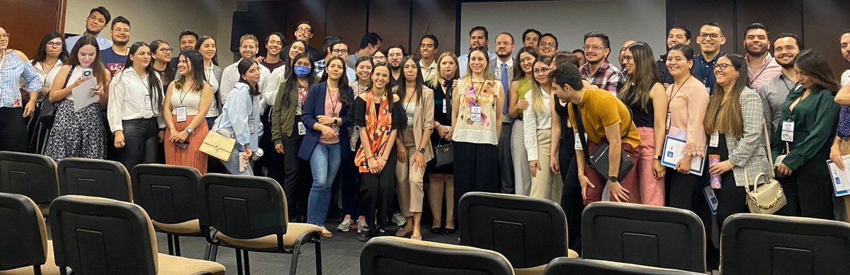 MedInternaHGO's tweet photo. Estamos profundamente agradecidos con la @AJMI_online y todo su equipo de trabajo por tan excelente evento del primer encuentro de Residentes de medicina interna llevado acabo en #MedicalExpoGdl https://t.co/iEbbI7J7cP