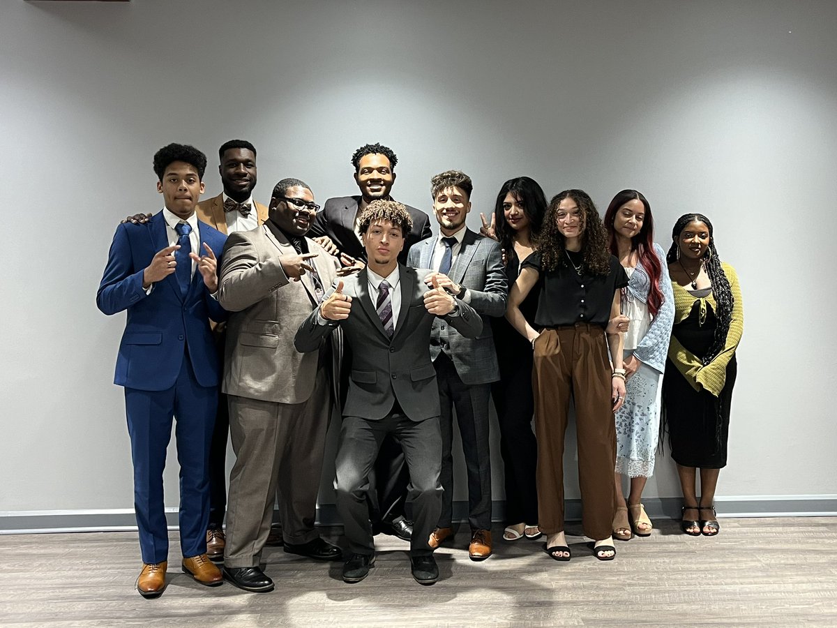 ayyron27's tweet image. happy memorial 2024 🍷🫓