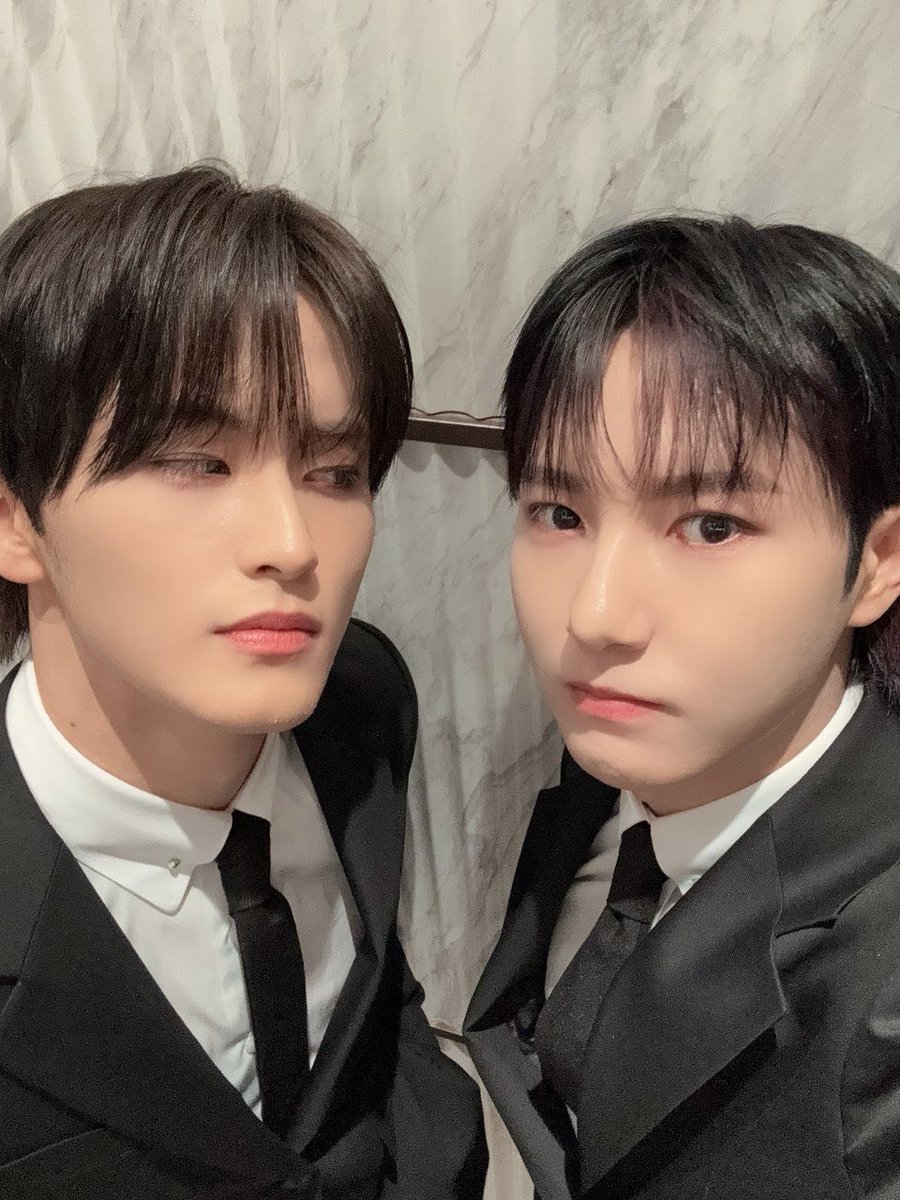 น่ารักมากกกกกกก😭 ผลัดกันมองด้วยหนิๆๆๆๆ