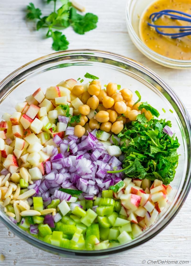Every bite of this salad has something to offer - sweet apples, earthy chickpeas, crunchy celery, and mouthwatering sweet and sour honey-mustard dressing. 👉chefdehome.com/recipes/685/ap…
