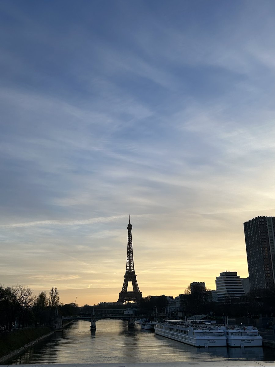 Le jour se lève. Bon lundi à tous