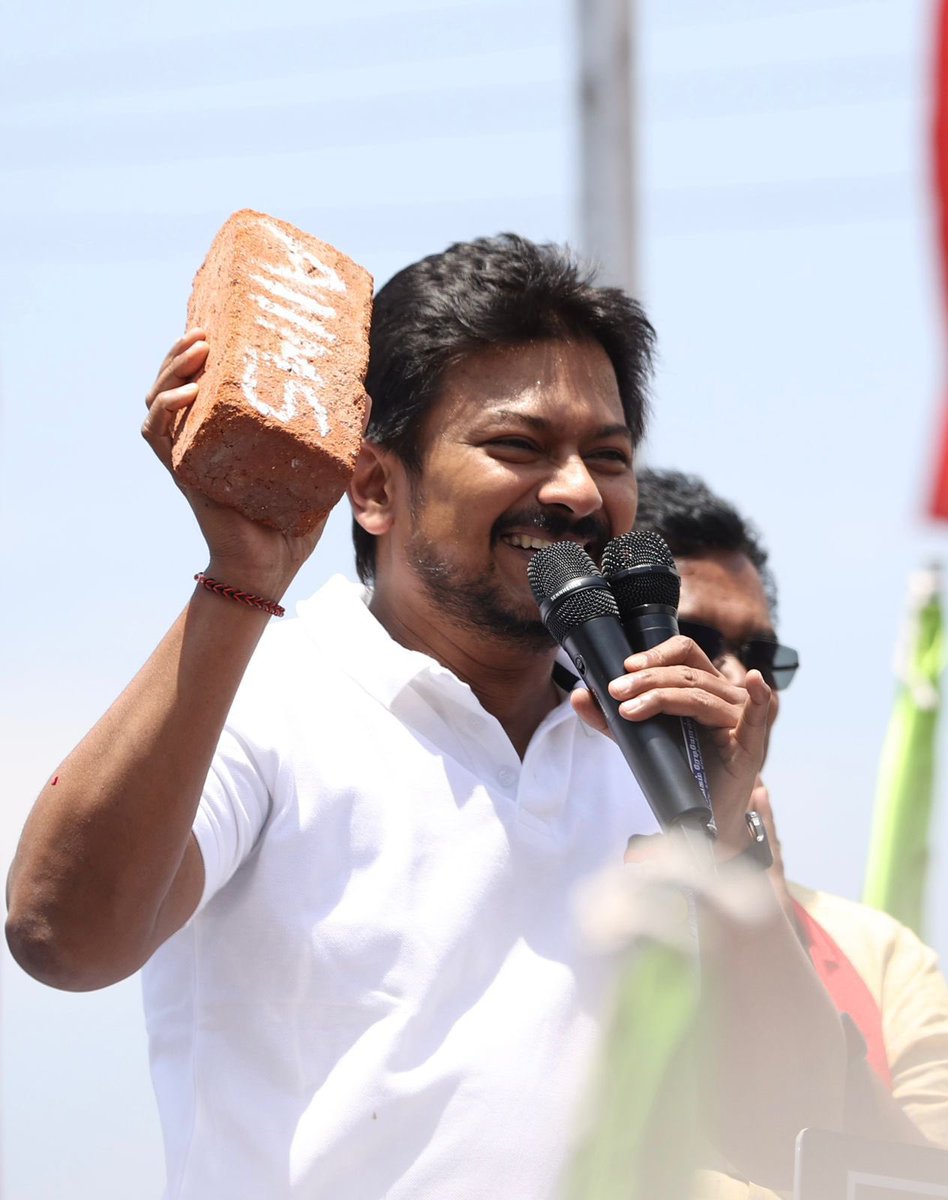 kavii_talks's tweet photo. “செங்கல்” 

யாரு “38MP வெச்சுகிட்டு ஒன்னும் பண்ணாம இருக்க நடிகர் ஸ்டாலின்” மகன் உதயநிதியா ?

 ஐயா ஆமாங்கய்யா…

#NotoDMK 
#ஒற்றைவிரலால்_ஓங்கிஅடிப்போம் #வெல்லட்டும்_இரட்டைஇலை https://t.co/E7FhcBdSWI