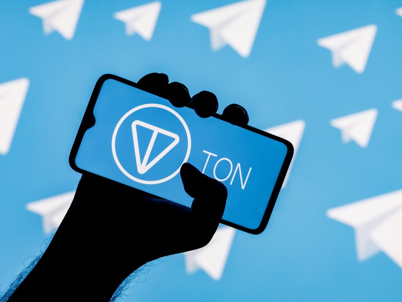 dung_crypto98's tweet photo. 🌆Tương lai hệ #TON sẽ còn rất mạnh. Bời vì trong thị trường này người cũ và cả F0 sẽ đều dùng đến Telegram nên chắc chắn sẽ trở nên khủng khiếp trong thời gian tới. 
👉Chuẩn bị hành trang cho hành trình mới trên TON thôi nào ! 

👉Dep ít tiền sẵn chuẩn bị xổ số ít gems anh em nhỉ ?

Cách mua MEME và NFT trên TON Network 

Tải và tạo ví TON : có 3 loại ví dùng cái nào cũng được

https://t.co/NVwIQCPwMo 
https://t.co/VWquexhNp5 
https://t.co/NmNt8bThhU 

Còn mình thì sử dụng ví tonkeeper và nhập 24 key vào ví ở telegram

Ae cũng có thể tạo ví ngay trên TELEGRAM bằng cách tìm BOT https://t.co/bRjLGl02mA và sử dụng

Mua $TON trên các sàn Gate, OKX, Bytbit, MEXC gửi vào ví thông qua mạng TON 

Lưu ý: Gửi $TON từ sàn về ví thì không cần điền memo nhưng gửi từ ví lên sàn thì nhớ điền nhé ae !

Không điền là không nhận được, phải liên hệ support để lấy lại, mất phí và rất mất thời gian.

NFT : 

https://t.co/t9jGKbOHTA

Fairlauch / Presale : 
https://t.co/gZeAcCz7Ds

Swap : 

https://t.co/5671ZWBv42 
https://t.co/aJekYsrJVH 
https://t.co/feV4zrpxFz 

Check chart : 

https://t.co/TCLIz2hJto
