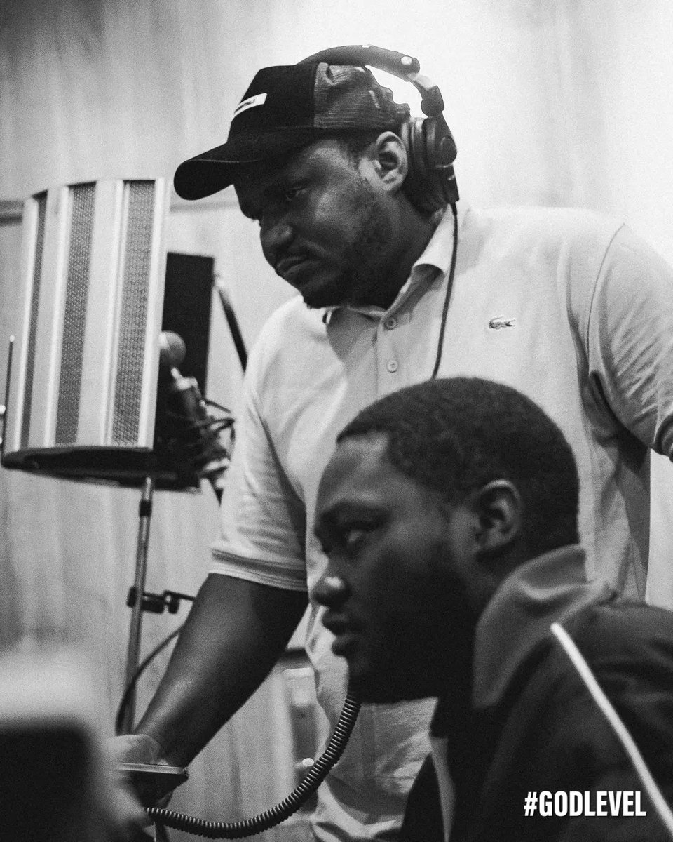 TheMithMusic's tweet photo. What's The Level?? We're Working 💪🏾 💪🏾

🥷 @naviomusic @flexdpaper @ravenpromoter #SAMURAE 

📍 @talentafrica
📸 @LNFUndisputed

#MenAtWork
#Manday 
#UgHiphop #EastAfricanHipHop #AfricanHipHop 
#EastAfricanExcellence https://t.co/ylsgThcI4S