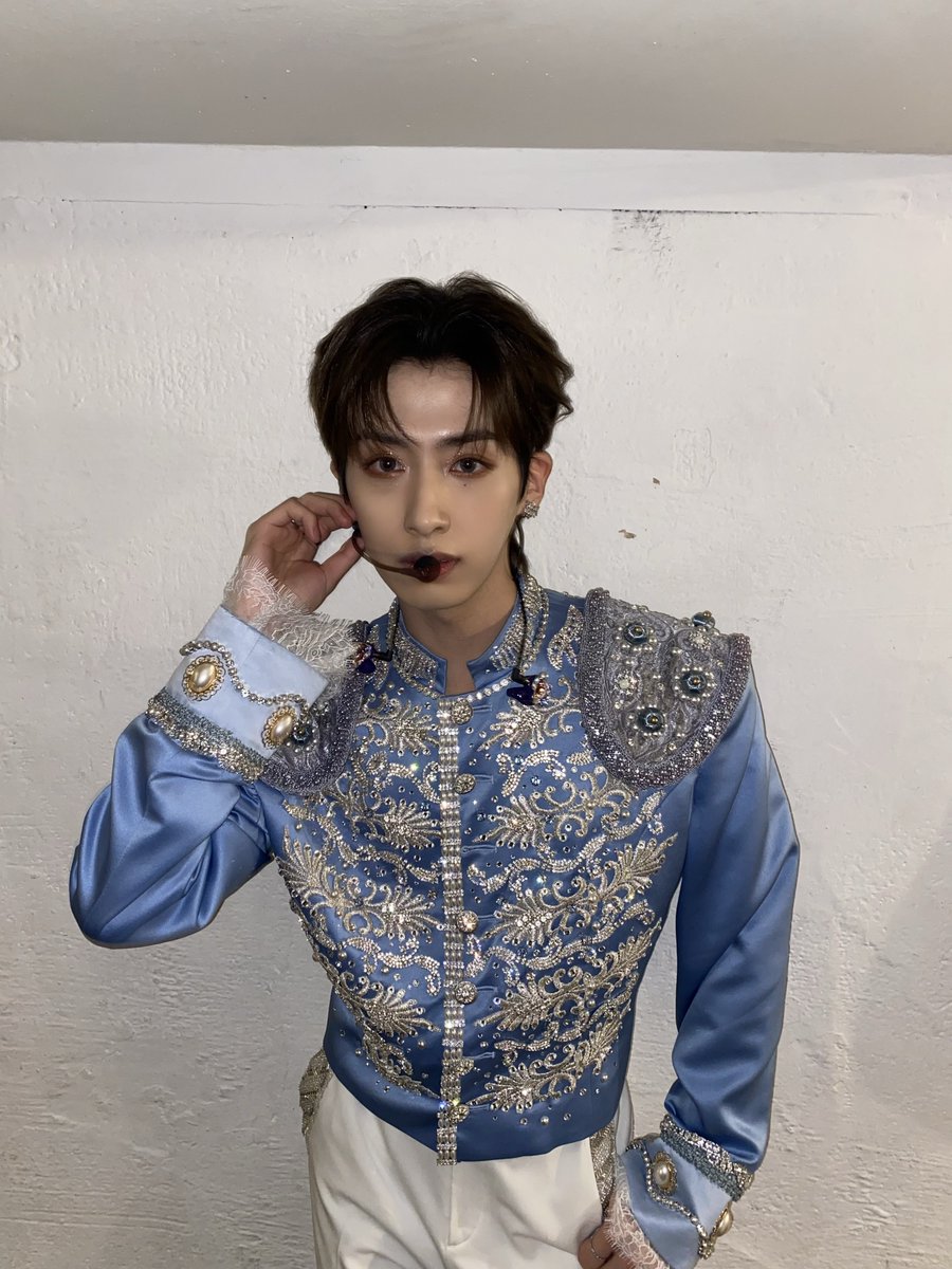 official_ONEUS's tweet image. [#시온]
행복한 투어🙌🏻🙌🏻
오늘도 너무 많이 사랑해 우리 달님들🌏💜🌙