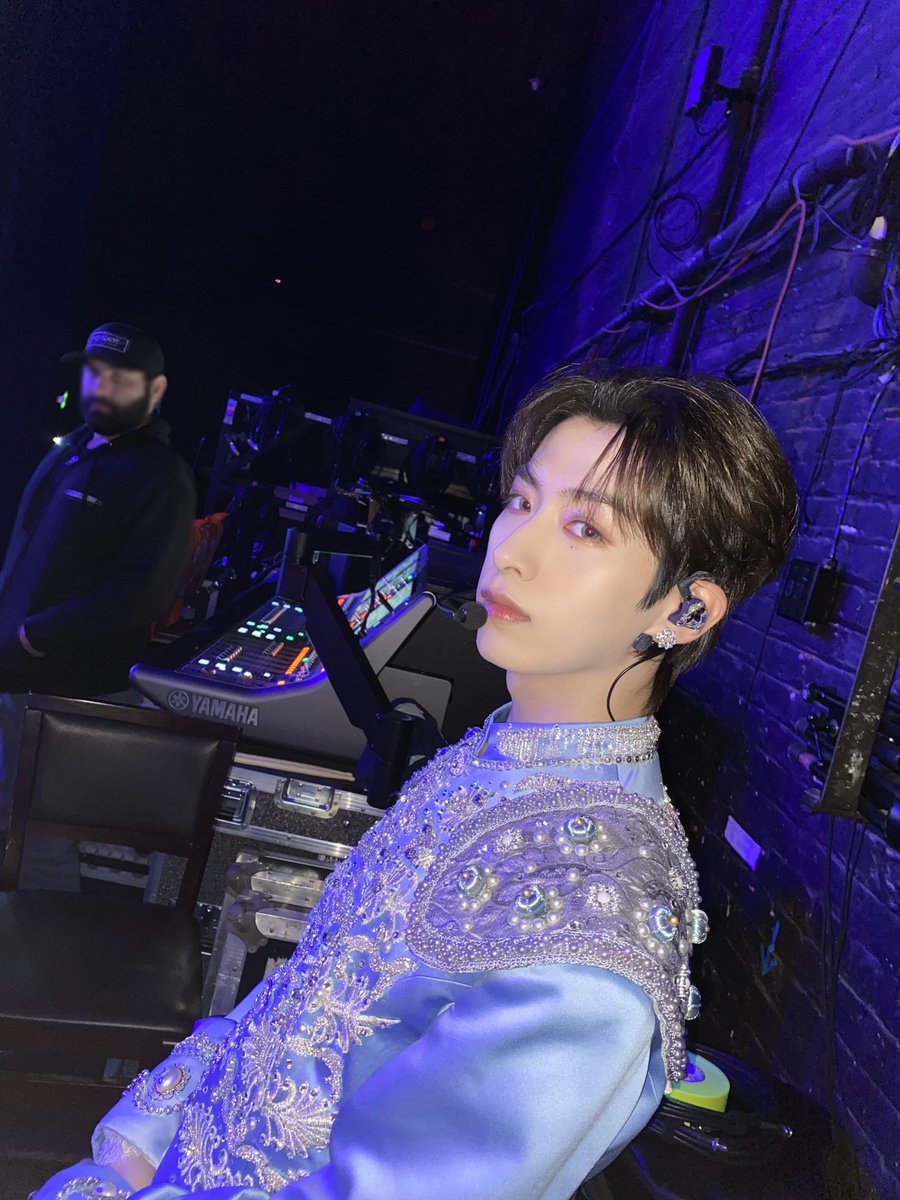 official_ONEUS's tweet image. [#시온]
행복한 투어🙌🏻🙌🏻
오늘도 너무 많이 사랑해 우리 달님들🌏💜🌙