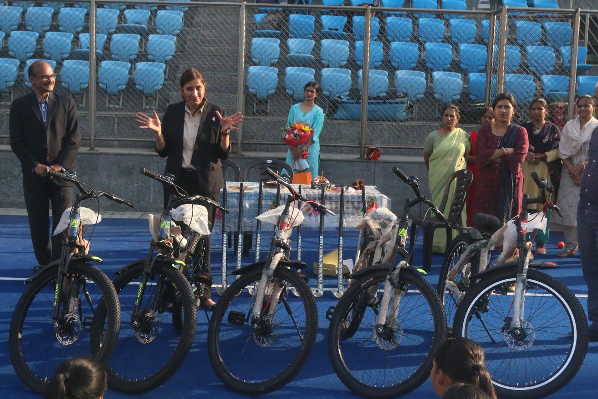 An enthusiastic supporter of young hockey girls, badminton star of yore Ms.Manjusha Kanwar, presents five-bicycles to OTHL kids on her visit to our post-exam induction camp at Shivaji stadium.