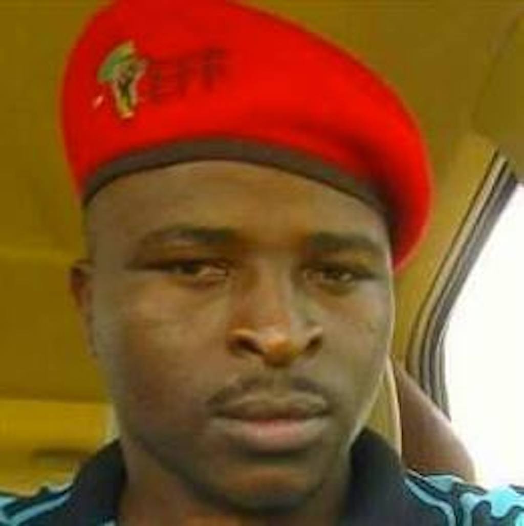 Reports from Mozambique indicate notorious rhino poaching kingpin 'Navara' will appear in the Judicial Court of Maputo today, to face a string of charges that include financing of terrorism.
<a href="/OxCIEJ/">Oxpeckers Center</a> has been tracking him for a decade. ▶️ bit.ly/3cTcGb3