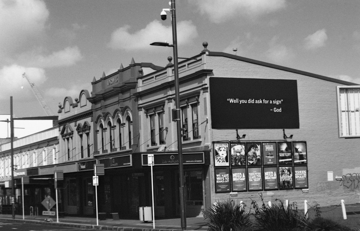 NatashaBarret18's tweet photo. Billboard humour 🛐
#f100 #filmisnotdead #filmisalive #xp2super #ilford #architecture #blackandwhitephotograph #KRoad #KarangahapeRoad #Auckland #streetphotography #billboard https://t.co/O0hEFqWZoy
