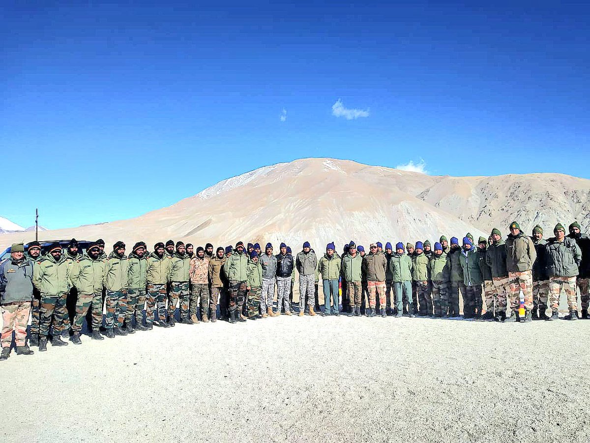 As we celebrate Holi across the country, Air Mshl PM Sinha, AOC-in-C @hqwaciaf visited forward posts in Eastern Ladakh early this morning to celebrate Holi with personnel of Army, ITBP and IAF. He complimented them for steadfast vigil despite terrain and weather conditions.