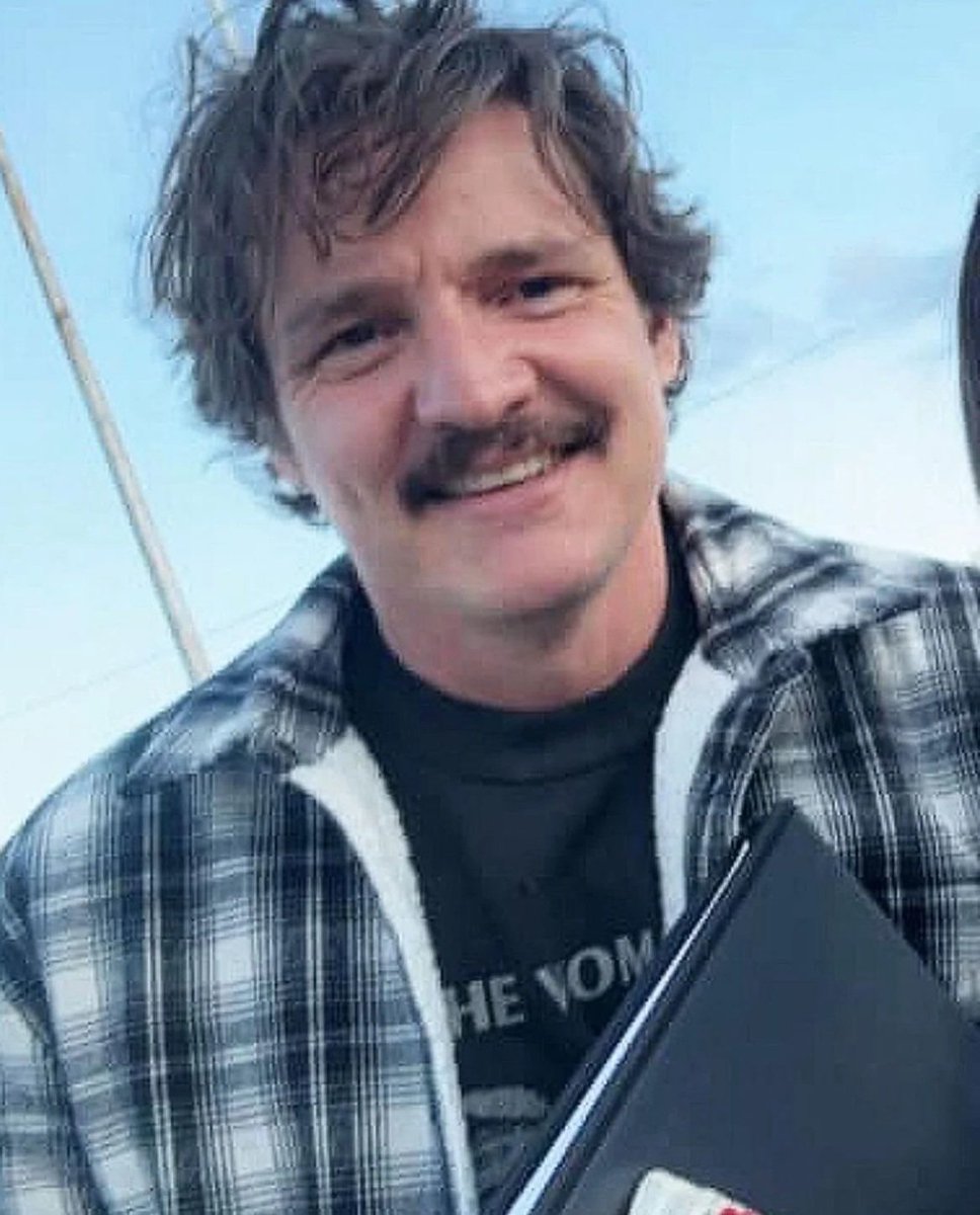 Pedrosgal69's tweet image. New whiskerless 🥺🥺🥺 fan pic from New Mexico   #pascalispunk #pedropascal #WeLovePedroPascal