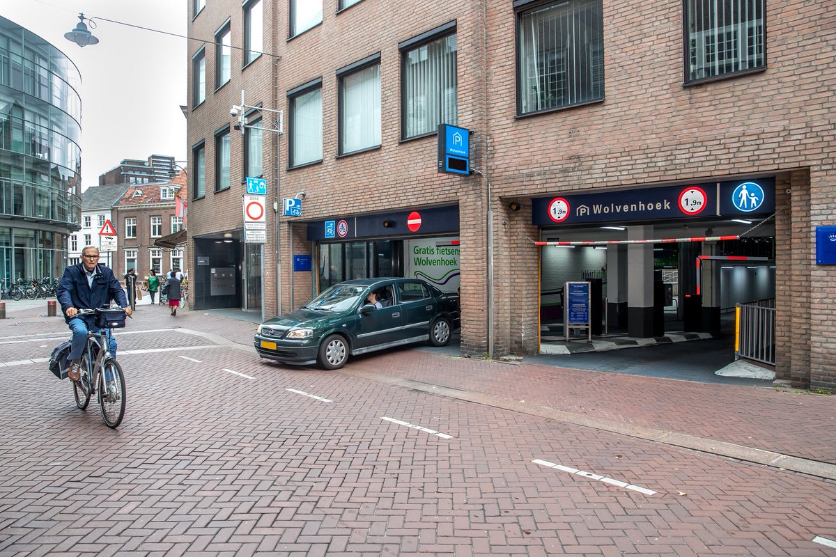 Let op ❗️ Van donderdag 11 april tot en met medio juni is parkeergarage Wolvenhoek gesloten in verband met onderhoudswerkzaamheden. 🚗 Parkeer in een van de andere parkeergarages in de stad. Lees meer 👉 shbos.ch/43vnK4k