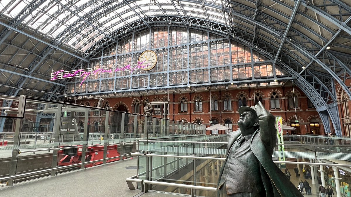 LONDON-PRAGUE EXPRESS: Great to at @StPancrasInt again, one of the world’s great stations. Today’s agenda? Leave London on the 13:01 Eurostar, join the inaugural Brussels-Prague @EuropeanSlpr, arrive Prague 10:56 tomorrow morning.
