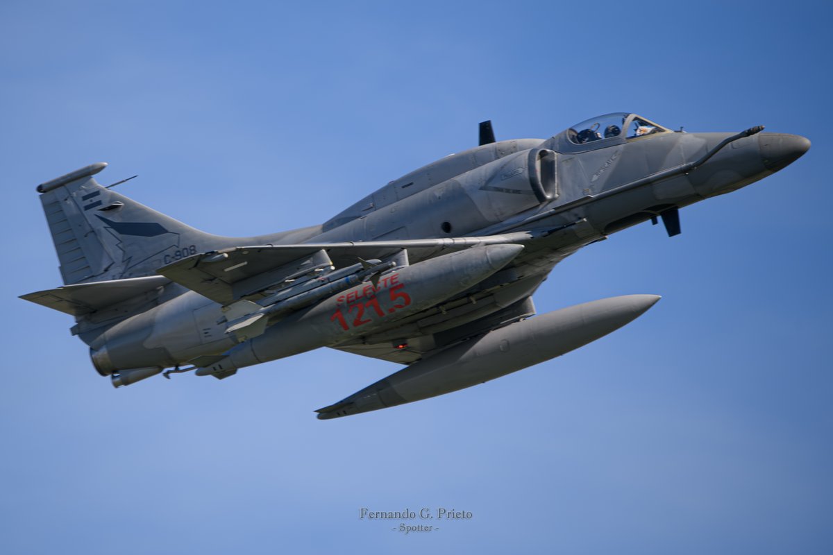 Ferfast's tweet image. A-4AR Fightinghawk @FuerzaAerea_Arg 🦅✈️😎🇦🇷
#FuerzaAerea #Halcon #NHQP #A4AR #Nikon #Sigma 
@EAviacionMil @FAArgentinas @A4Kike