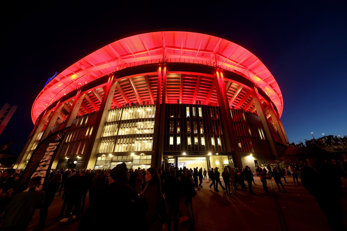 🤩 #EURO2024 Host City: <a href="/Stadt_FFM/">Frankfurt am Main</a>. 🏙

#Frankfurt am Main ist mit dem größten Flughafen &amp; einem gut angebundenen Hauptbahnhof ein wichtiger Verkehrsknotenpunkt in 🇩🇪. Zudem trifft im Herzen von Europa jahrhundertealte Kultur auf aktuelle Trends, Tradition auf Moderne und Grün