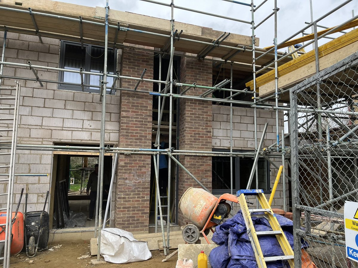 adpracticeltd's tweet photo. Great progress on our #passivhaus inspired build in #harpenden! We’re loving the picture window in the dining area downstairs and mezzanines in the kid’s rooms for a playful addition #sustainablearchitectre #hertfordshirehomes #newbuild #familyhome https://t.co/9G89ogQLRZ