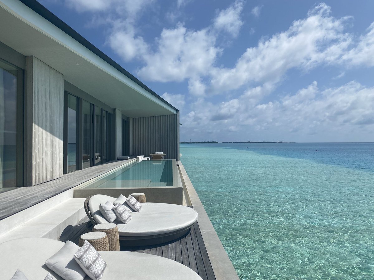 stevenYS87's tweet photo. Ritz Carlton Maldives天天对着海，除了做羞答答的事情外，好像也没啥了 https://t.co/tfNO2IkiiU