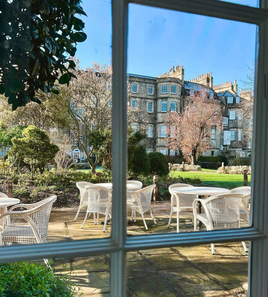 Spring sunshine in the private gardens here at The Royal Crescent Hotel & Spa 🌸 It’s wonderful to see the blossom on the trees, made even lovelier by the clear blue skies #bathuk #bathengland #luxuryhotel #royalcrescent