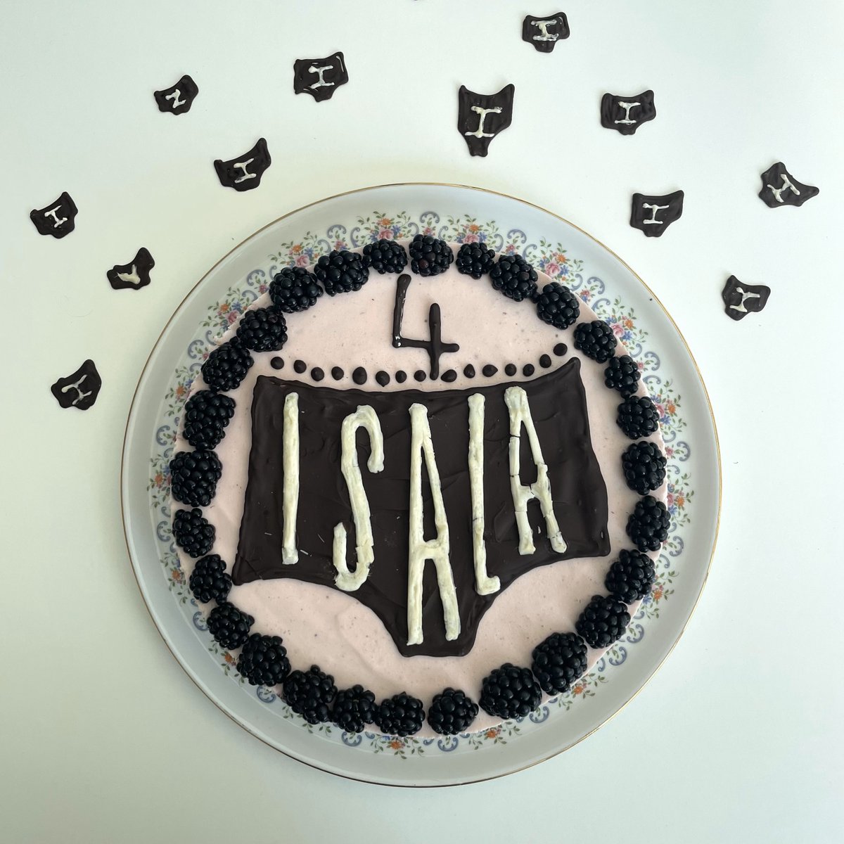 The Isala project turned four years old! 🎉And what better way to celebrate than with a beautiful cake? Stay tuned, more celebrations await today!