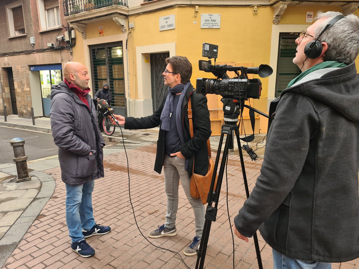 Avui ens toca gravació pels insformatius  
de TV3. Parlem d'una de les cases més emblemàtiques del carrer  Josep Torres, on fa quasi 100 anys havia format part de la Gràcia gitana