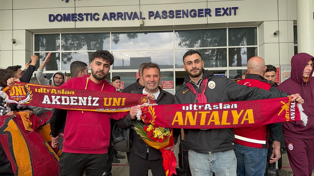 VAR OLDUĞUN HER YERDE SENİNLEYİZ! Takımımızı kamp öncesi Antalya’da aslanlar gibi karşıladık. #ultrAslanUNI