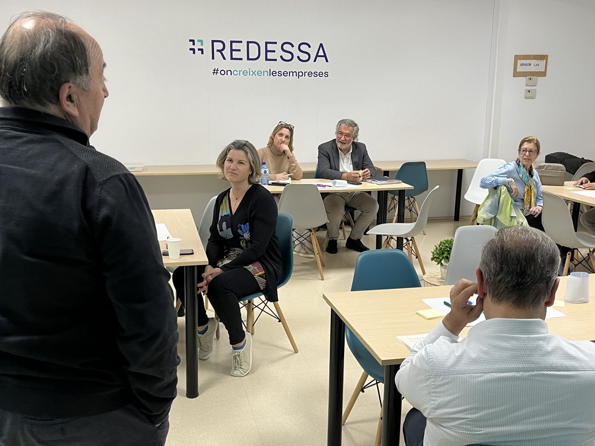 SeniorLab's tweet photo. 💡Reunió de l'equip de #SeniorlabReus per planificar la feina de les properes setmanes!

✅El projecte creix i per nosatres és clau escoltar totes les veus, enfortir les diferents àrees de treball i abordar noves idees!

#Salut #EnvellimentActiu #Reus #Catalunya https://t.co/LKniQ0FbTb