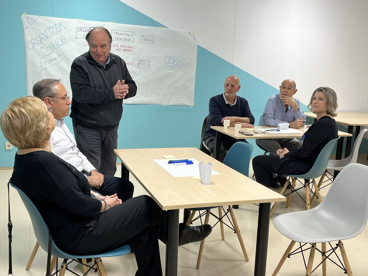 SeniorLab's tweet photo. 💡Reunió de l'equip de #SeniorlabReus per planificar la feina de les properes setmanes!

✅El projecte creix i per nosatres és clau escoltar totes les veus, enfortir les diferents àrees de treball i abordar noves idees!

#Salut #EnvellimentActiu #Reus #Catalunya https://t.co/LKniQ0FbTb