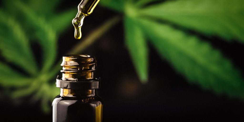 CBD products (eg CBD oil) are expensive and there's no evidence they reduce chronic pain. Taking them to ease pain is almost certainly a waste of money and might even be harmful to health - finds new research led by @BathCPR @Chris_Eccleston bit.ly/3VuL9kx