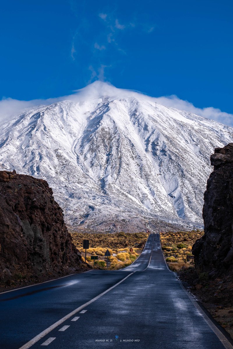 🏔️ ☀️ Así se despertaba esta mañana nuestro #Teide, el guardián de las islas y el orgullo de todos los tinerfeños y tinerfeñas 🏴󠁧󠁢󠁳󠁣󠁴󠁿, un privilegio. ¡Impresionante! 📷Foto de Mario Marian.