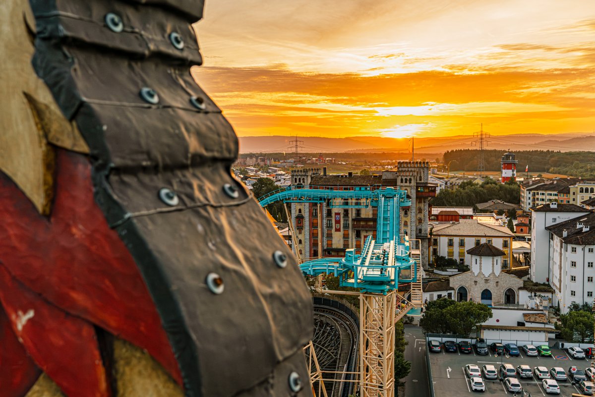 There's nothing more beautiful than the sunrise over #EuropaPark! 😍