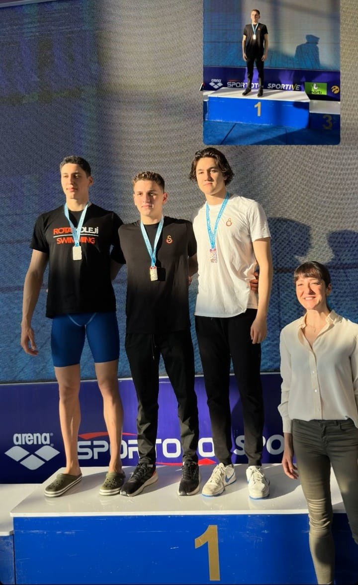 UluslarArası Edirne Cup Yüzme Müsabakalarında 100m200m ve 400 m serbest sitil Yarışında 1.olan Anadolu Lisesi Öğrencimiz Ahmet Burağı tebrik eder Başarılarının Devamını Dileriz