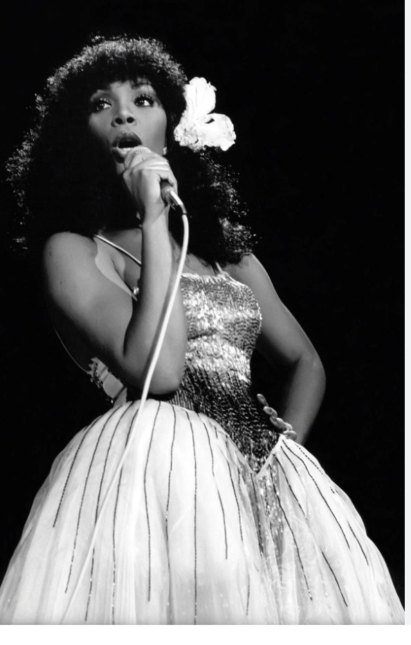 Born in #Dorchester, Donna Summer went to the Burke HS & sang in musicals. In her 1st break, she performed in Germany. While in Europe, her career took off. She became the 👑of Disco, won Grammys & was inducted in the Rock & Roll Hall of Fame. She is beloved by generations. #WHM