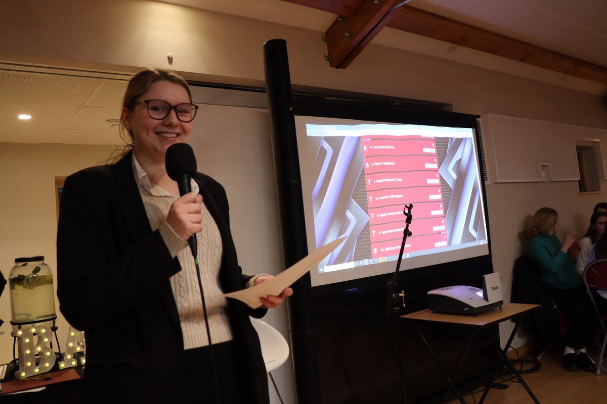 PipersSixthForm's tweet image. A HUGE thank you to our #PipersSixthForm volunteers who made last Friday&apos;s Quiz and Chips event a true success. From hosting, to designing the quiz, marking scores, taking on child-minding duties in the Arts Centre Theatre and even Quiz Mastering on the night. Well done to all.⭐️