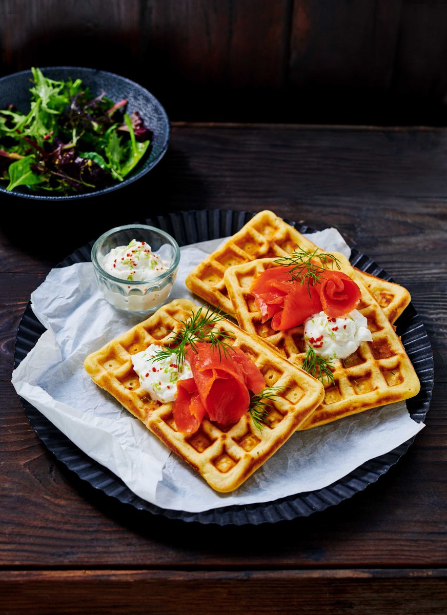 Happy #InternationalWaffleDay! Treat yourself to unique and savoury flavours with our smoked Alaska salmon waffles topped with a refreshing lime dip. 🧇🐟 📌Recipe details available 👉bit.ly/3xchfr1 #AskForAlaska #TheAlaskaWay