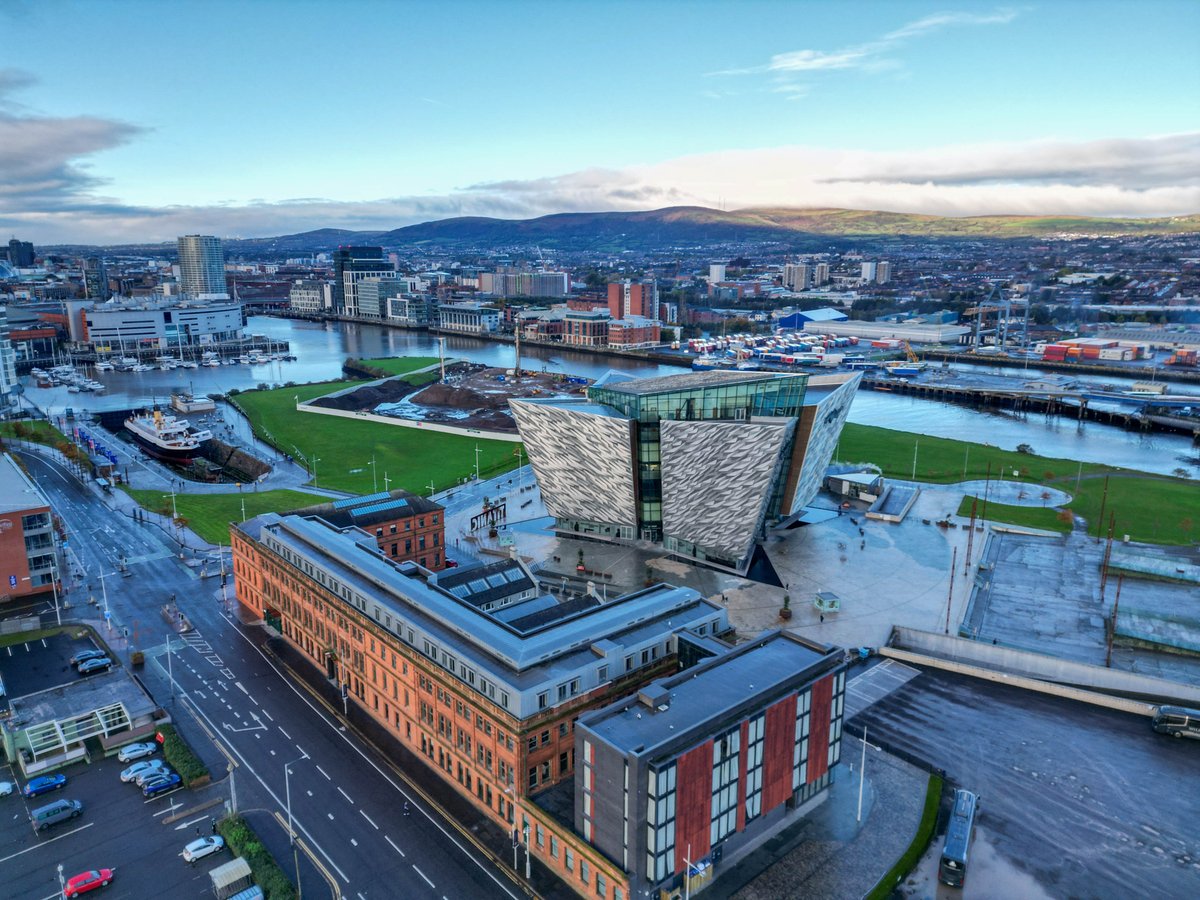Enjoy a stay in Belfast’s Titanic Quarter and immerse yourself in history with the Complete Titanic Experience⚓ To book, simply visit ow.ly/q1ZR50QH1nN #titanichotelbelfast #citybreak #getaway #belfast #titanic #design #heritage #culture #discoverni #visitbelfast