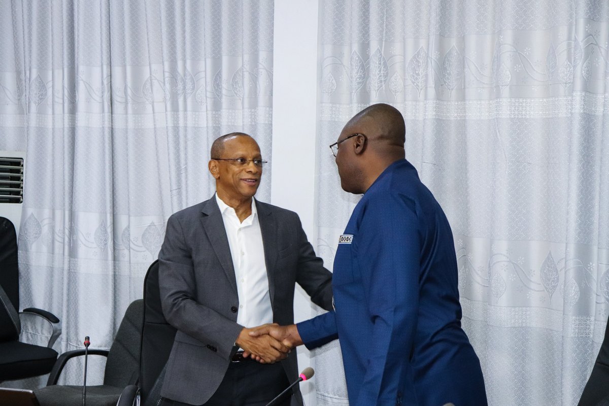 PNUD_BFA's tweet photo. 💼 Fier de soutenir le @Mefp_BF dans sa transition vers le système #ZéroPapier avec la remise d'équipements informatiques essentiels. Un pas de plus vers une administration moderne et transparente au Burkina Faso🇧🇫 ! #TRANSDOC #Dématérialisation #Innovation |@teixei15 https://t.co/WMe2HyGT4Z