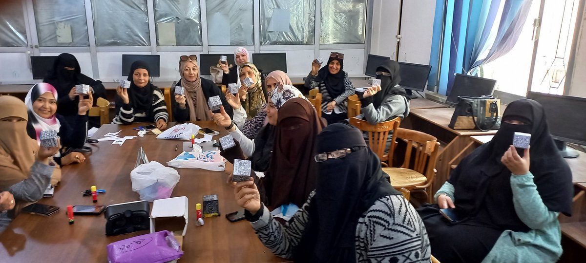 achrafsat9's tweet photo. فعاليات التدريب على استخدام الذكاء الاصطناعي في التعليم و microsft designer &merge cube edu المجموعة الخامسة اليوم الثاني بشمال سيناء مصر
#Ambassadors #EdTech #STEMEducation
@mergevr
@mergeedu
@MicrosoftEDU
#MIEExpert #AR #VR
#CospacesEdu
@Steph_Lyons_ https://t.co/vSvPrn2xJz