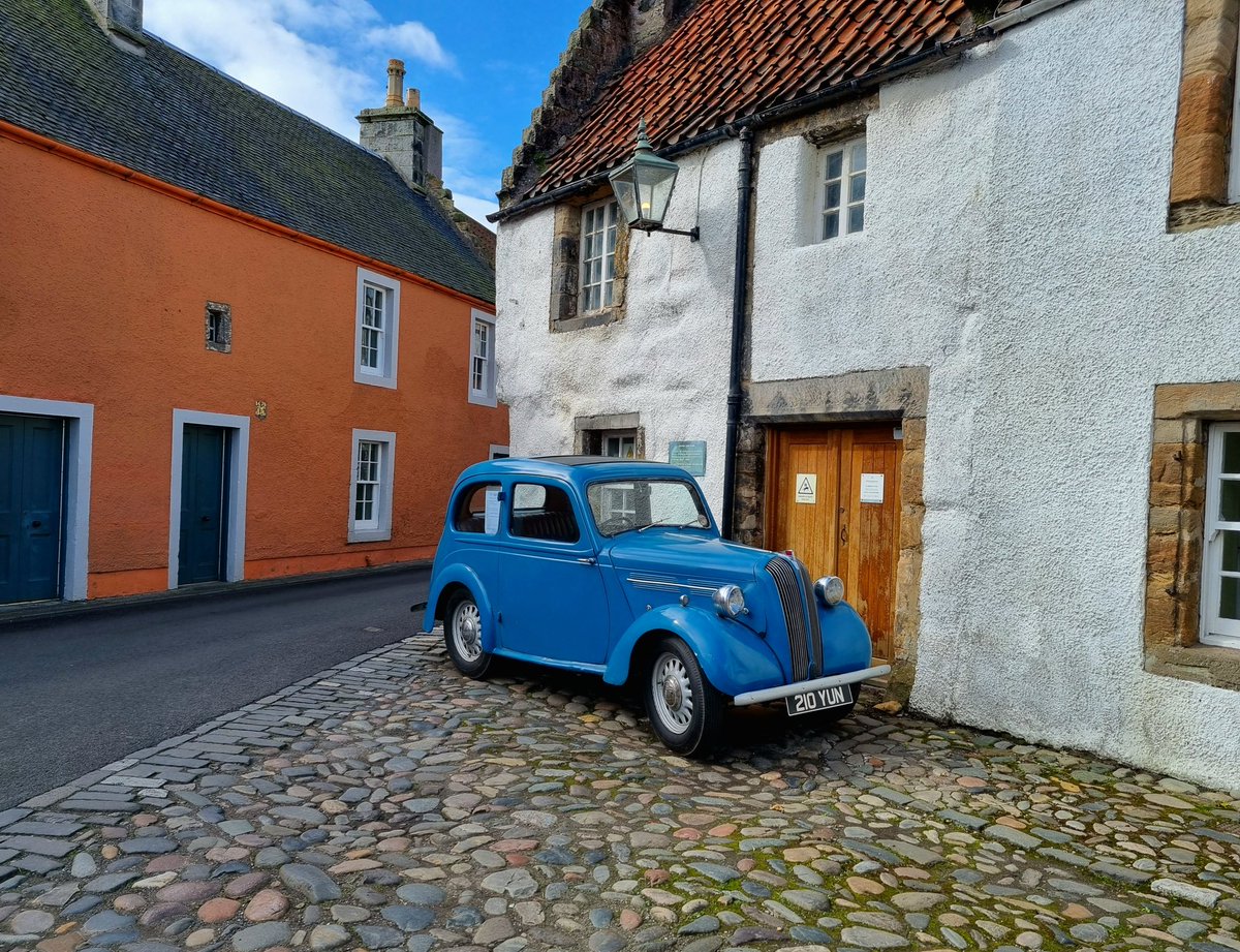 Adding some vintage to historic Culross - a beautiful Flying Standard 8. Happy Monday, friends #ScotlandisNow #StormHour #photography #photooftheday #landscape #OutAndAboutScotland #landscapephotography @VisitScotland @ScotsMagazine #friends #ThePhotoHour #stvsnaps #beautiful