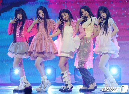 [PRESS] #ILLIT Performing Magnetic @ ILLIT Debut Media Showcase 'SUPER REAL ME' 

SUPER ILLIT MAGNETIC DEBUT
#ILLIT #아일릿 
#ILLIT_DEBUT_DAY
#ILLIT_SUPER_REAL_ME 
#SUPER_REAL_ME