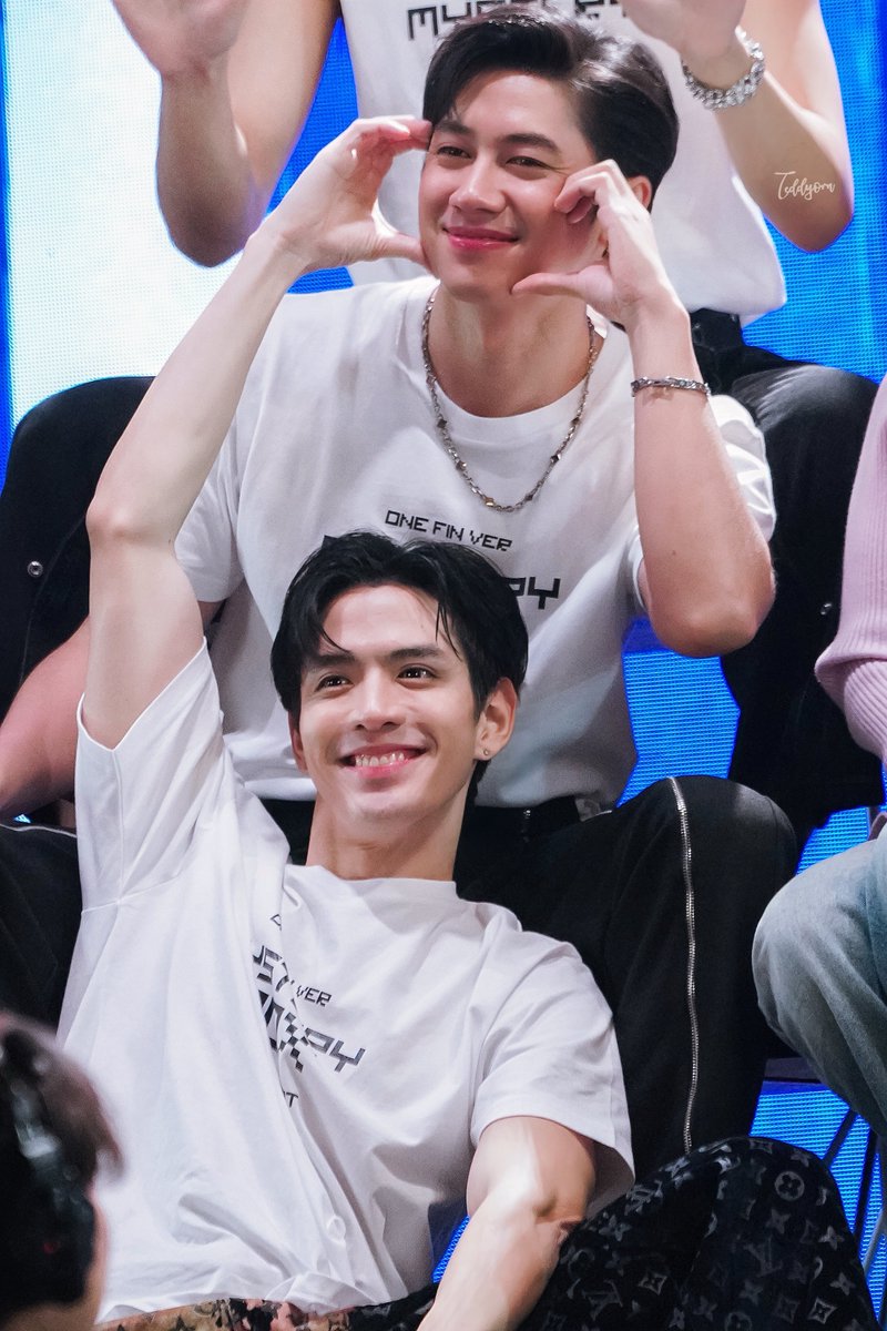 TeddyOrn's tweet photo. ก็อยู่น่ารักข้างๆกันแบบนี้ไปนานๆได้มั๊ยล่ะ อีกสิบปียี่สิบปีค่อยแยกย้ายกันไปเติบโต 😉 

#Oneฟินเวอร์Fancon
#แจมฟิล์ม https://t.co/wypF3J2vWT