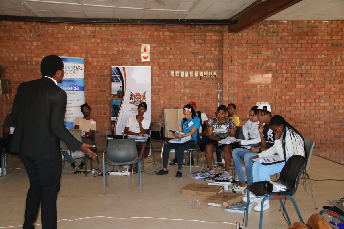 Empowering communities one connection at a time. We have 10 youth joining us for our Wireless Internet Service Provider Training and learn how to build resilient community networks from the ground up! #ConnectivityForAll #CommunityEmpowerment 
<a href="/NCProvGov/">Northern Cape Provincial Government</a> @econdevfinNC <a href="/mlabsa/">mLab</a>