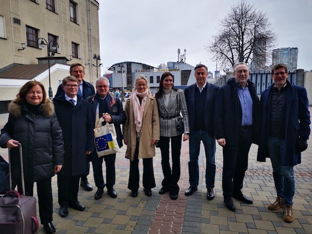 🆕 A delegation of MEPs, led by @davidmcallister and @berndlange, have arrived in Kyiv to discuss the need for continued EU 🇪🇺 support for Ukraine 🇺🇦 with high-level politicians and civil society representatives.