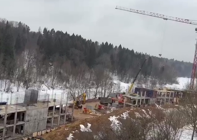 ecmo_ru's tweet image. За все заплатят дольщики 💵
Несмотря на судебные процессы и уголовные дела, застройщик продолжает уродовать реку Синичку в Красногорске. 🙈И он уже продает непостроенное жилье. 
Видео со стройплощадки: ecmo.ru/news/v-pokupku… 
#красногорск #дольщики #подмосковье #застройка