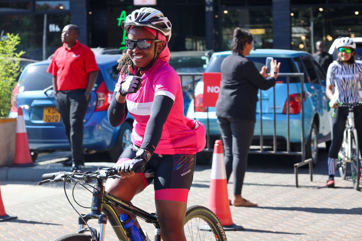 MamaCycling's tweet photo. She can ride too #MondayMotivation #cycling https://t.co/rjygpQu6sp