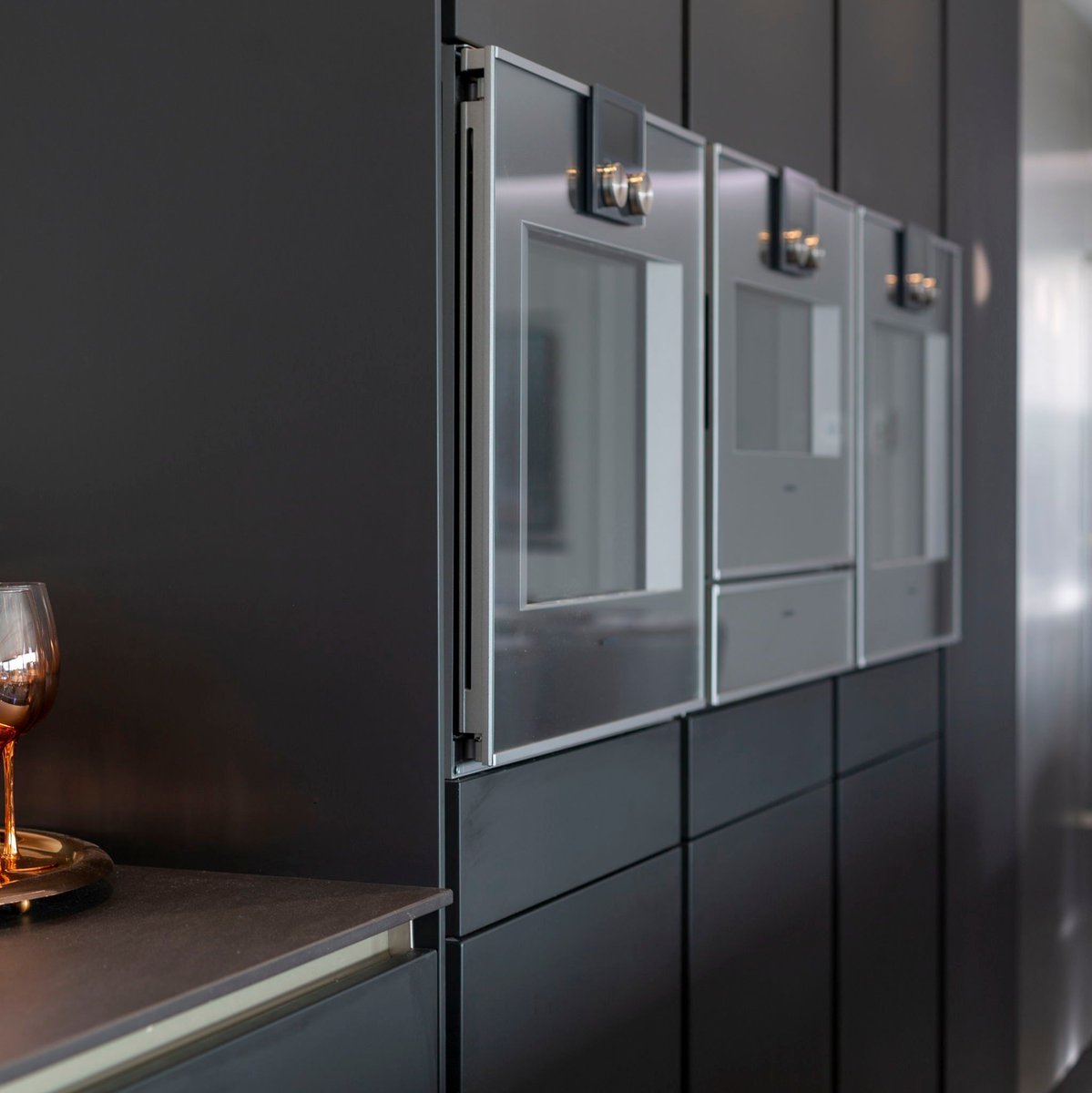 Gaggenau ovens are well known for their exceptional quality and innovative features, making them a preferred option for both cooking enthusiasts and professional chefs. 

#gaggenau #openkitchen #leadingdesign #kitchendesign #luxurykitchen #interiorliving #interiordesign