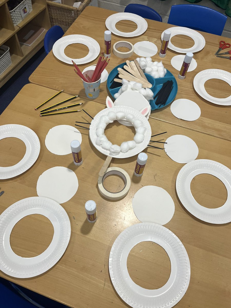 🐣 EYFS ‘STAY AND EASTER CRAFT’ with Nursery &amp; Reception parents 8.50-9.15 this morning!! 🐣 <a href="/rdws19/">@rd_ws</a> <a href="/NurseryWs/">Nursery_WS</a>