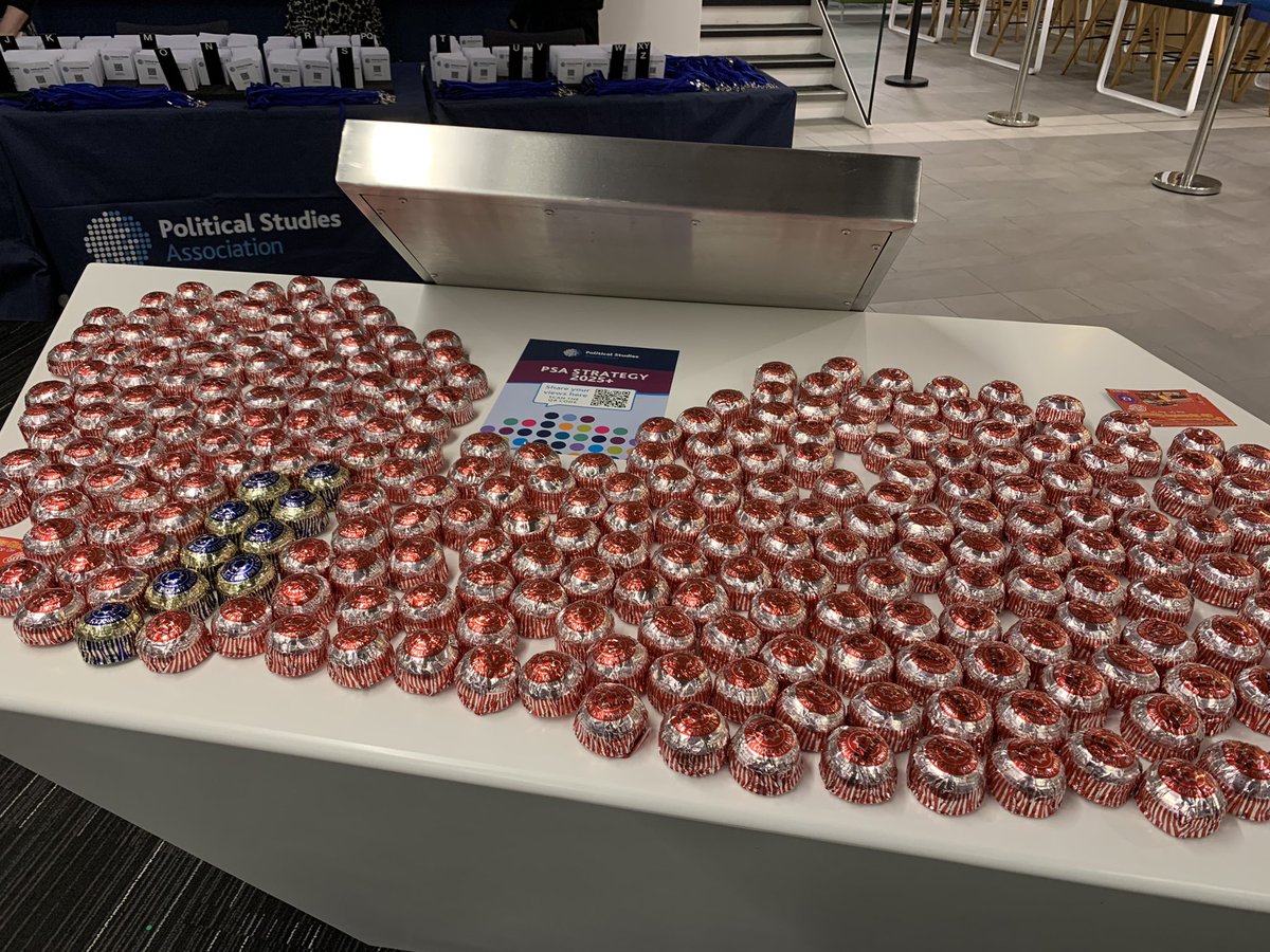 Welcoming @PolStudiesAssoc conference delegates to #PSA24 with a @TunnockOfficial tea cake