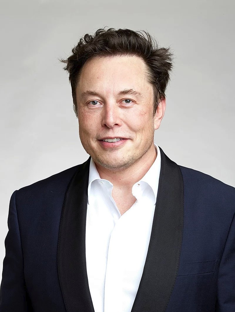 В сегодняшнем выпуске #vatniksoup я представлю американского бизнесмена и деятеля социальных сетей Илона Маска (@elonmusk). Он наиболее известен как самый богатый человек в мире, управляющий такими компаниями, как Tesla Inc., SpaceX и Twitter, а также тем, что повторяет 1/24