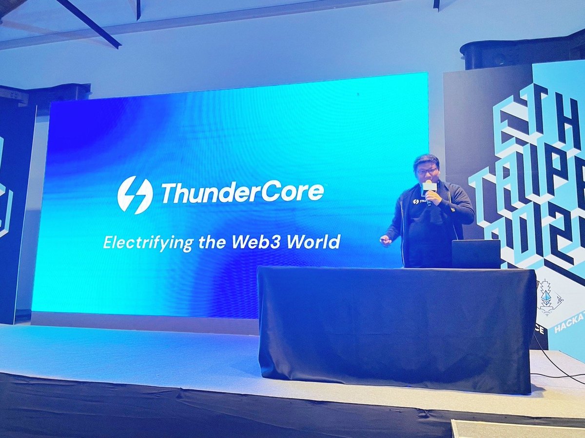 Vitalik (@VitalikButerin) highlights that improving wallets and cross-chain asset swaps should be the highest priority for enhancing cross-chain UX, as discussed at @EthTaipei. #ThunderCore is on board! Progress made, more enhancements ahead. Ready for the bull market! 🐂